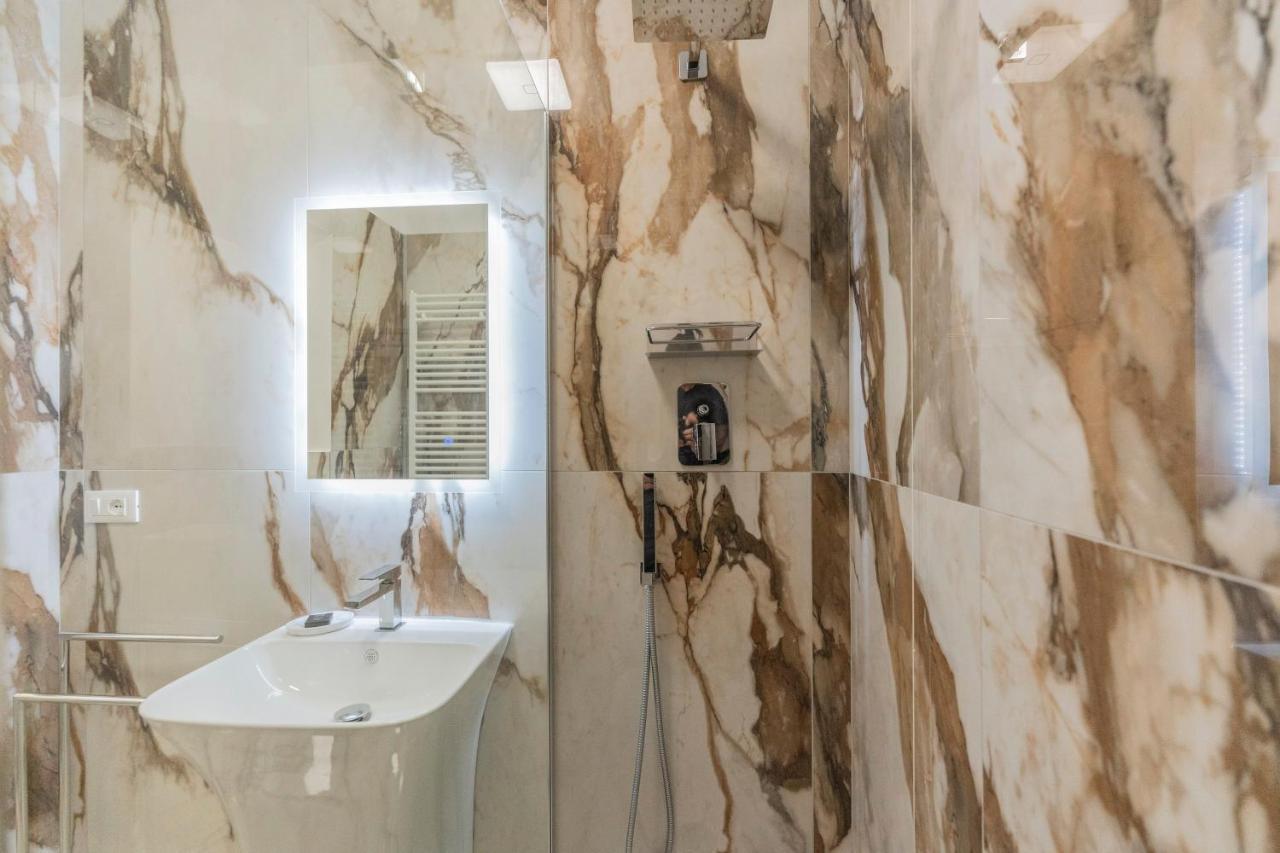 Aldrovandi Luxury Suites And Apartment Bologna Kültér fotó