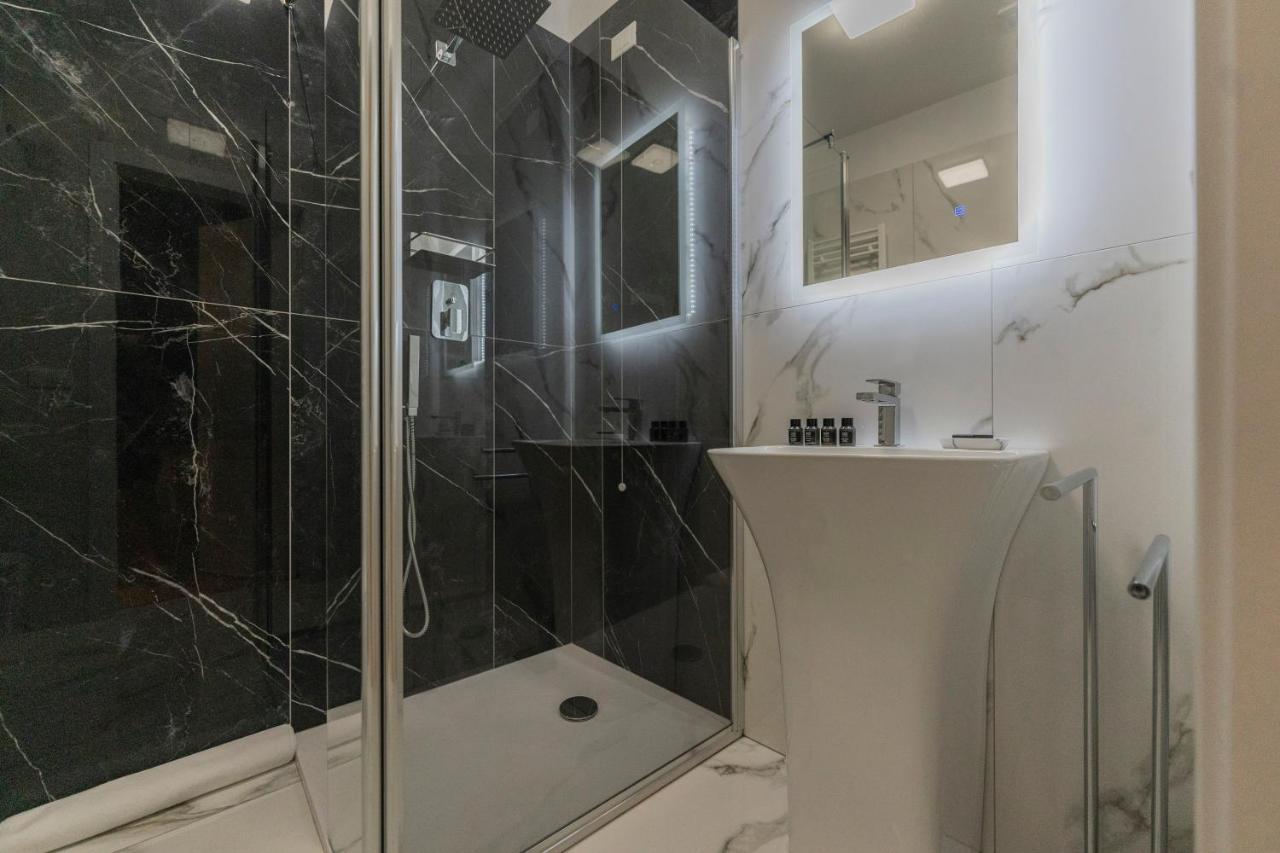 Aldrovandi Luxury Suites And Apartment Bologna Kültér fotó